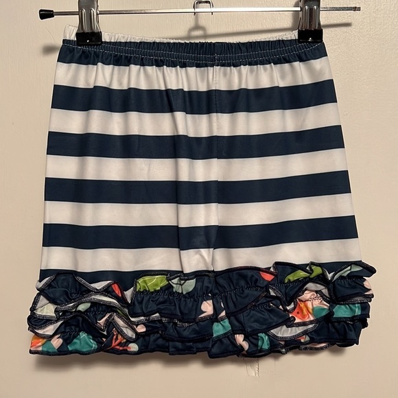 Navy & Coral Print Top With Rosette Detail And Ruffle Shorts - Picture 7 of 13